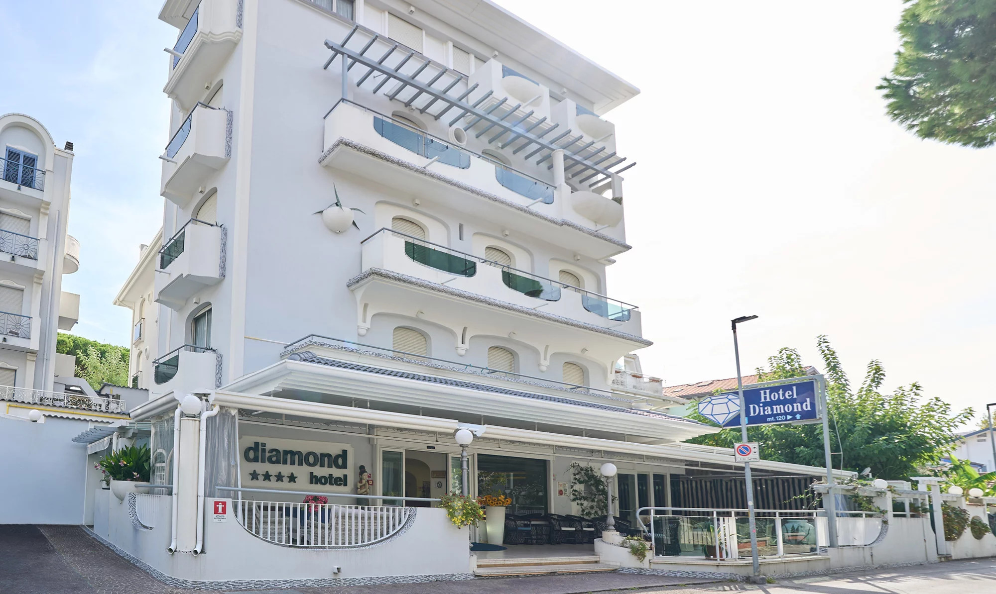 media.Slide_Esterno_2HotelDiamond_Riccione